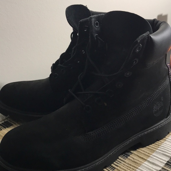 Men’s All Black Timberland boots (size 9.5) - Picture 3 of 5